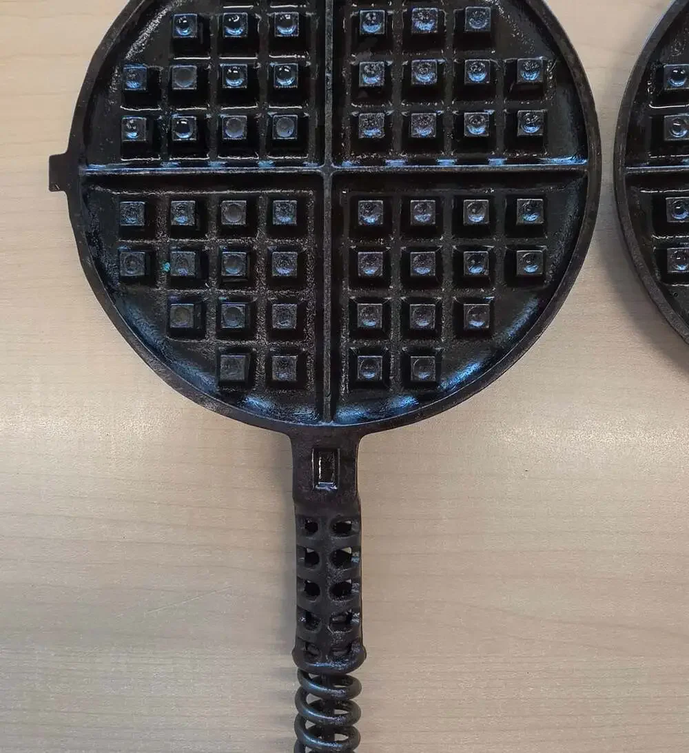 Vintage Griswold American No. 7 Cast Iron Waffle Maker 390 Erie PA Pat'd 1908